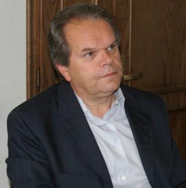 A destra il sindaco Mauro Lorenzini accanto partigiani ai Faggi di Javello 