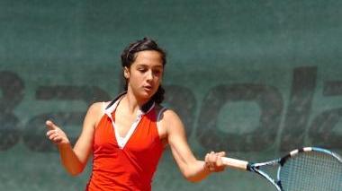 A sinistra Martina Trevisan del Ct Tennis S. Croce sull’Arno; al centro la passata edizione della corsa Tirreno-Adriatico; a destra Francesco Mattioli della Ngm Mobile Lupi S. Croce in una schiacciata a rete