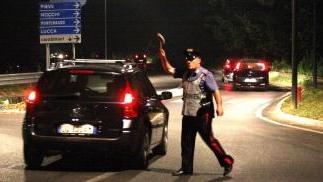 Controlli dei carabinieri per limitare l’uso di alcol e droghe al volante
