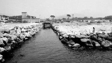 <b>LA ZONA.</b> La foce del Lavello dove sorgerebbe il porto turistico E sotto, Lorenzo Schiaffino