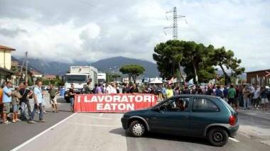 <b>IL BLOCCO.</b> Gli operai sull’Aurelia fermano il traffico