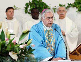 Il vescovo monsignor Giovanni Santucci       