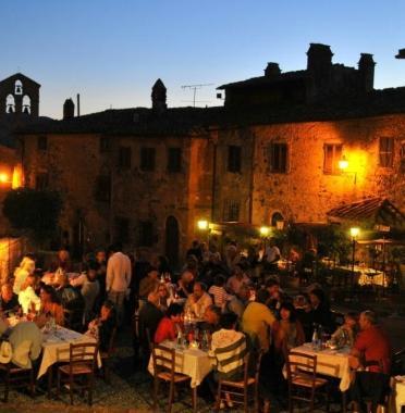 Cena nel piccolo borgo 