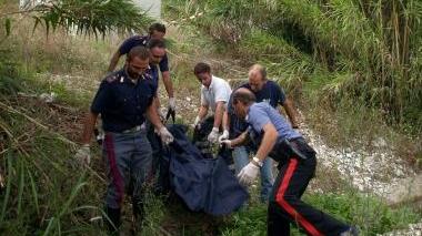 <b>SUICIDA. </b>Il recupero della salma