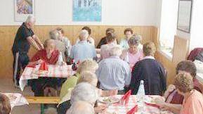 Un pranzo sociale per anziani
