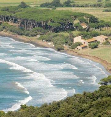 Unimmagine dallalto del Golfo di Baratti 