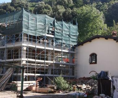 La palazzina costruita a ridosso della casa della famiglia Cipriani