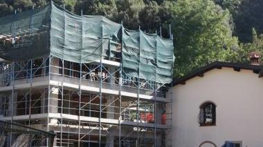 La palazzina costruita a ridosso della casa della famiglia Cipriani