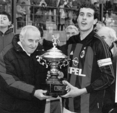 <b>FOTO DEPOCA.</b> Nedo Bresciani a una premiazione della Coppa 