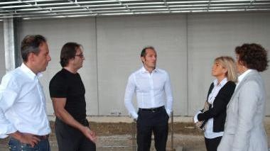 Il cantiere del nuovo stabilimento della Biancoforno e i titolari in visita col sindaco di Calcinaia