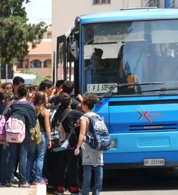 <b>DAL 15 SETTEMBRE </b>Saranno migliaia gli studenti che ogni giorno saliranno sui bus di linea per andare a scuola 