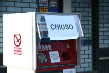 Una pompa di benzina chiusa 