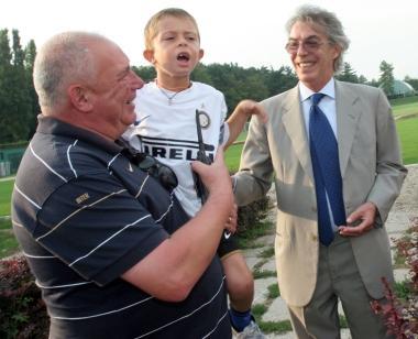 Il presidente Massimo Moratti accarezza il nostro Tommaso Signorini 