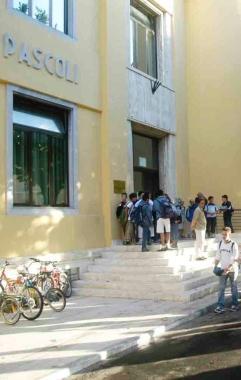 <b>ISTITUTO TECNICO.</b> Due immagini del Don Lazzeri 