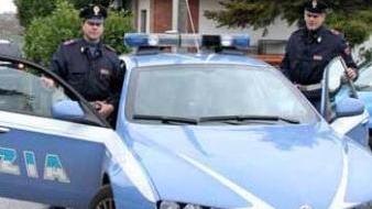 Volanti mobilitate per un giovane barricato in casa