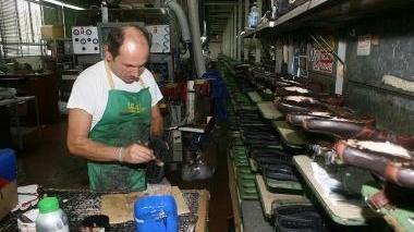 Un lavoratore artigiano