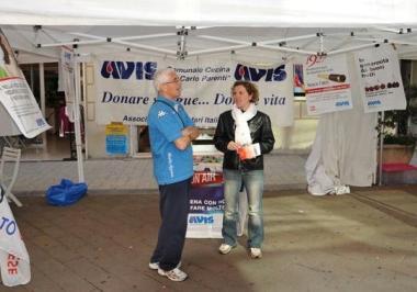 <b>AVIS.</b> Lo stand in piazza 