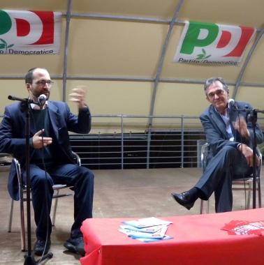 Enrico Rossi intervistato sul palco della festa del Pd 