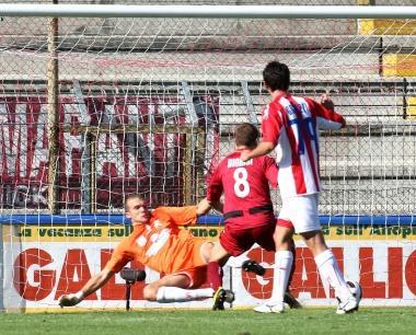 <b>ABBAGLIO. </b> Il gol (valido) annullato a Dionisi al 33 st          