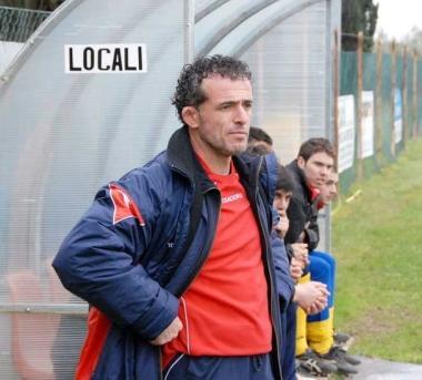 Luca Cioni mister del Riotorto e a sinistra Florio del San Vincenzo 