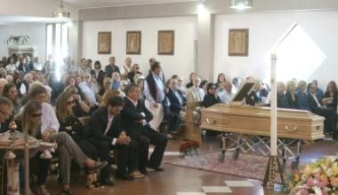 «È in cielo, radiosa Con le medaglie al collo e il fioretto in mano»