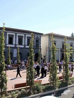 Un momento della inaugurazione della piazza ieri mattina a La Rotta 