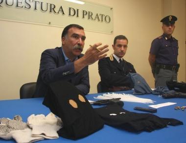 Il dottor Cilona illustra loperazione fatta dai poliziotti delle volanti 
