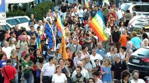 Mille in strada contro l'indifferenza