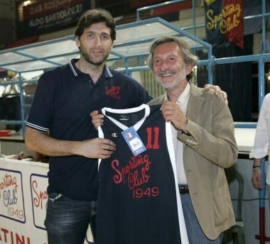 Andrea Niccolai con il sindaco Giuseppe Bellandi, in versione tifoso 