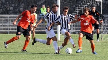 Unazione dei bianconeri nella sfortunata gara di ieri allo stadio Oliveti 