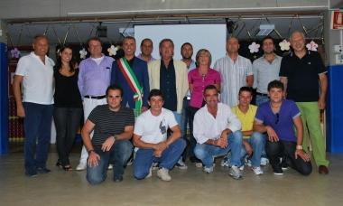 Il sindaco Occhipinti con gli addetti ai lavori durante linaugurazione 