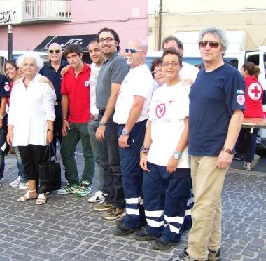 <b>CROCE ROSSA.</b> Un gruppo di volontari 