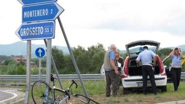 I rilievi dei vigili urbani a Montenero dopo l’investimento di ieri mattina