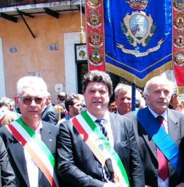Il sindaco Grassi durante una cerimonia (foto archivio) 