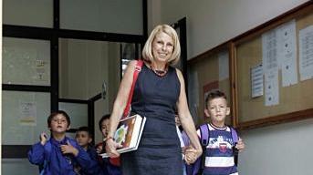 Alunni di prima con la maestra