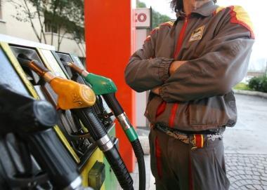 Pompe chiuse per tre giorni