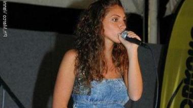 La giovane cantante piombinese Jennifer Di Rosa
