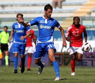 Salvatore Foti in azione nel match con la Triestina 