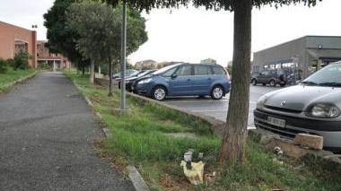 Sporcizia vicino a piazza Iori