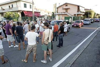 La protesta degli abitanti di Via Nova contro il traffico   