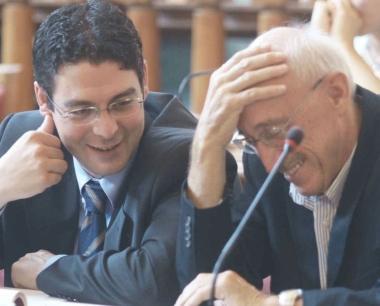 Marco Ruggeri (a sinistra) e Gabriele Cant&ugrave; durante una seduta del consiglio comunale 