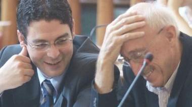 Marco Ruggeri (a sinistra) e Gabriele Cantù durante una seduta del consiglio comunale
