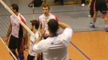Un arbitro di volley durante una gara