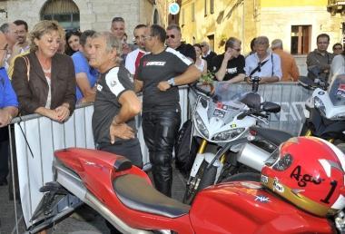 <b>CON LA BAI</b>. Il pluricampione del mondo insieme al sindaco 