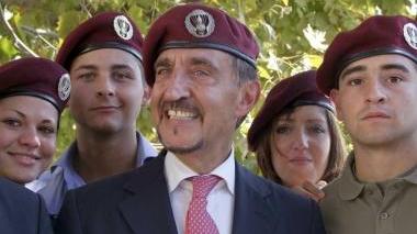 La Russa con il basco amaranto