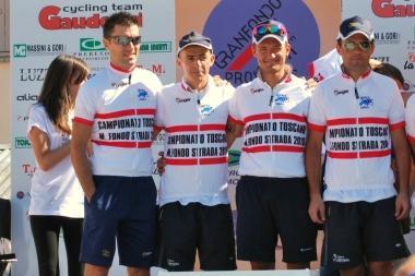 Foto di gruppo per i campioni toscani      