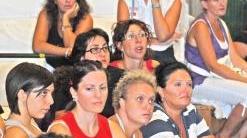 Lavoratrici della ex Kappa 2 durante un’assemblea in fabbrica
