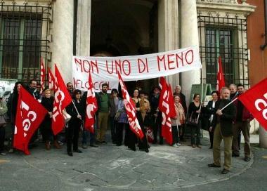 Una protesta di lavoratori della scuola per i tagli della Gelmini     