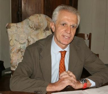 Sopra, Angelo Di Leo direttore del dipartimento oncologico A sinistra Bruno Cravedi 