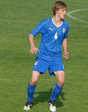 Daniele Rugani in azione con la maglia dell Empoli        